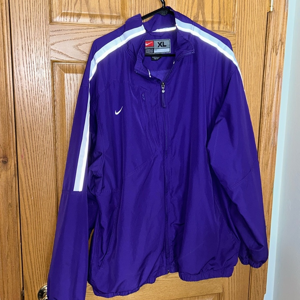 Vintage purple Nike wind breaker, size XL. Multiple pockets.